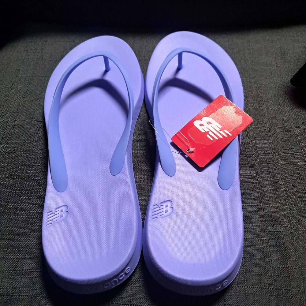 New Balance unisex adult 24 V1 flip flop vibrant violet size 14D.